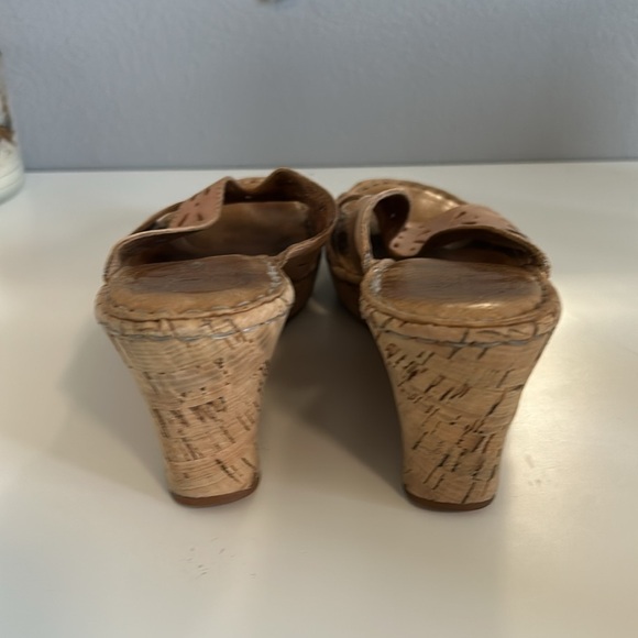 Born Velho wedge champagne sandals size 8.5 - Picture 3 of 5